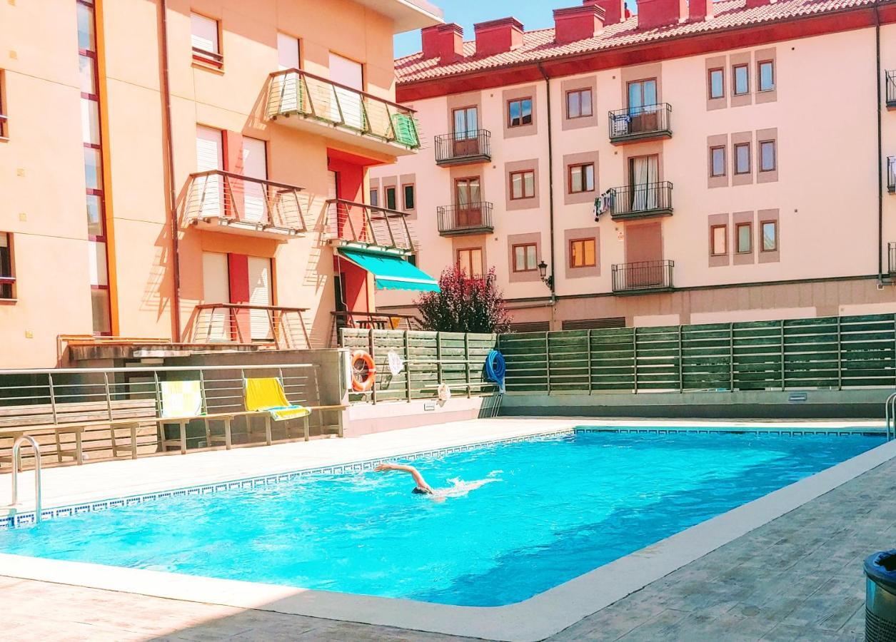 Friends&Family Apartment เอซกาไรย์ ภายนอก รูปภาพ